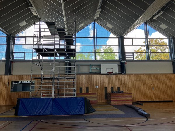 HTWK Sporthalle mit Rollgerüst